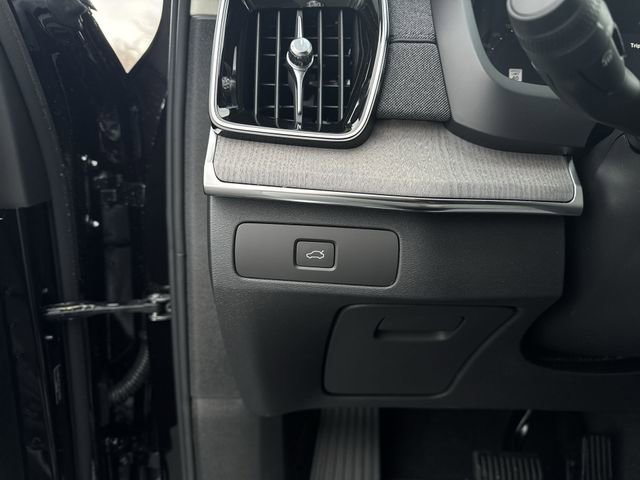 New 2026 Volvo XC90 B6 Ultra w/ Protection Package AWD/4WD image 18