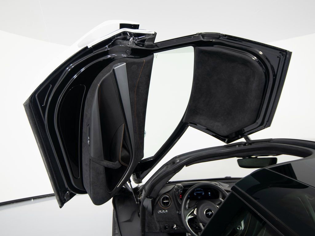 Used 2025 McLaren 750S image 10