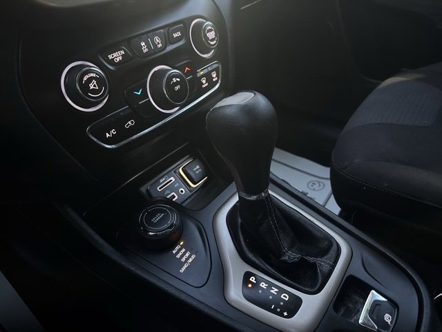 Used 2015 Jeep Cherokee Latitude w/ Cold Weather Group image 25