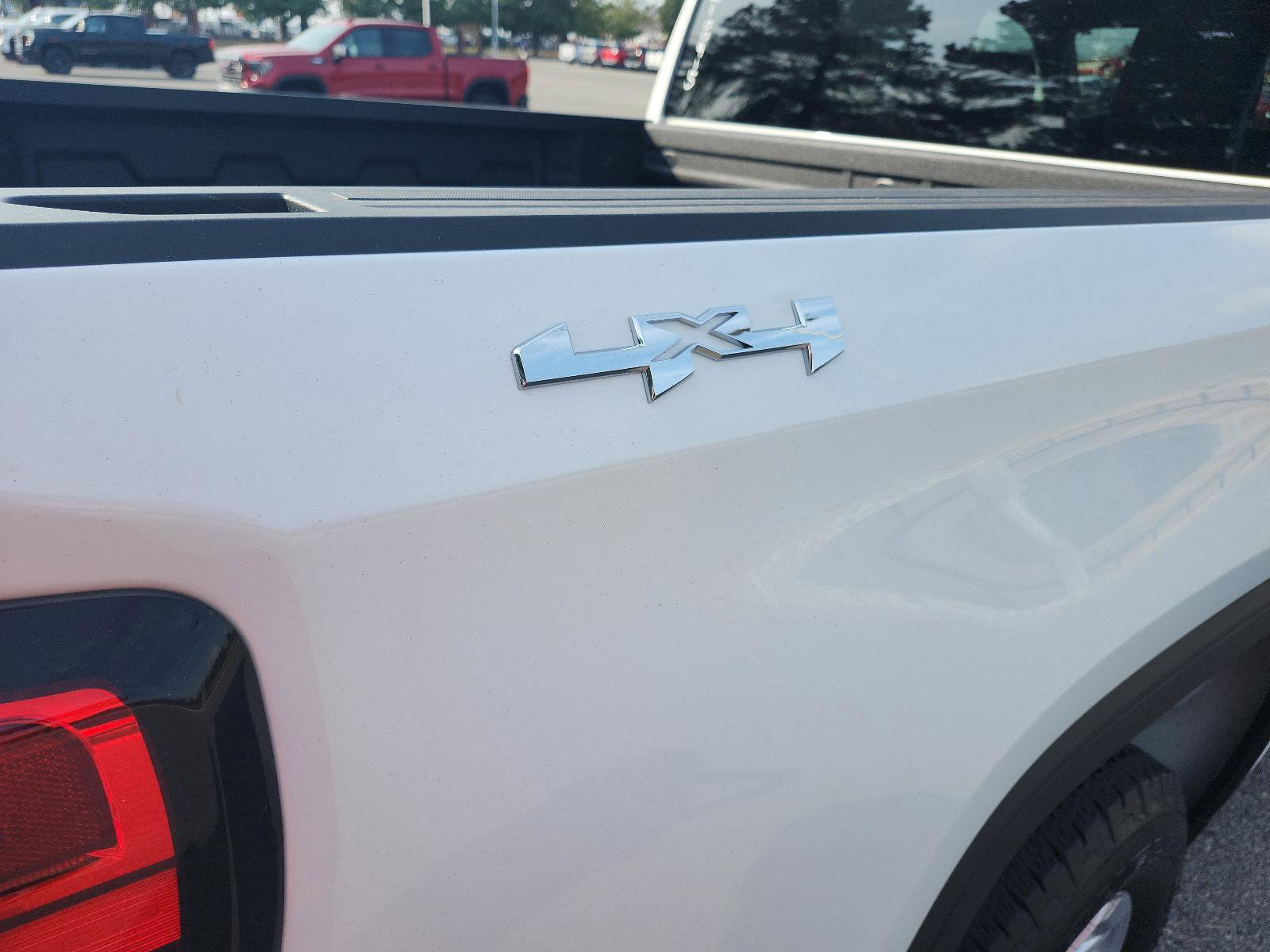 New 2026 GMC Sierra 1500 SLE image 5