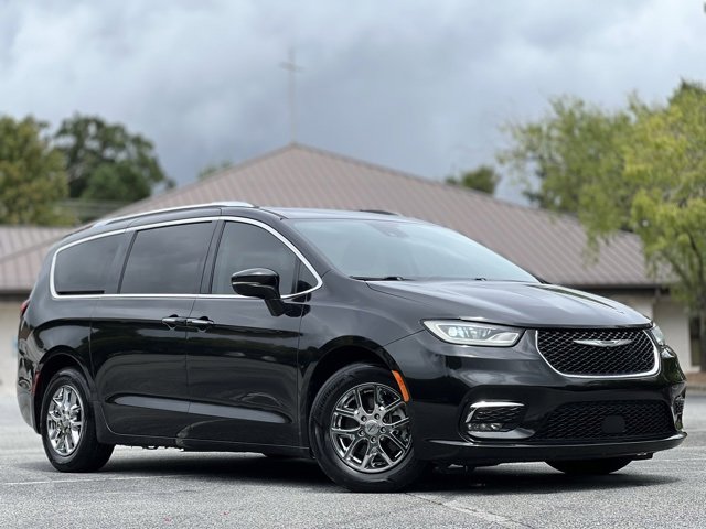 Used 2021 Chrysler Pacifica Touring-L image 3