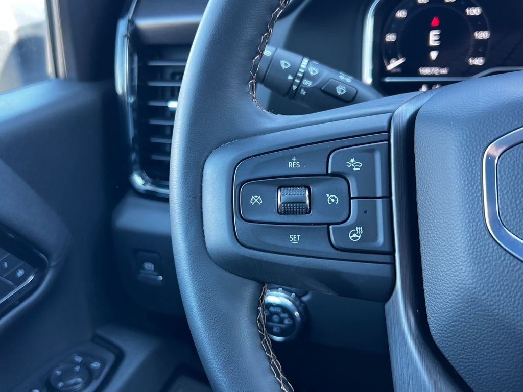 Used 2025 GMC Sierra 2500 AT4 image 25