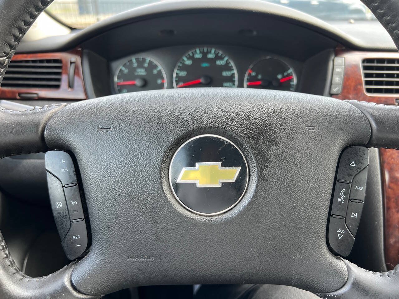 Used 2010 Chevrolet Impala LT FWD image 18