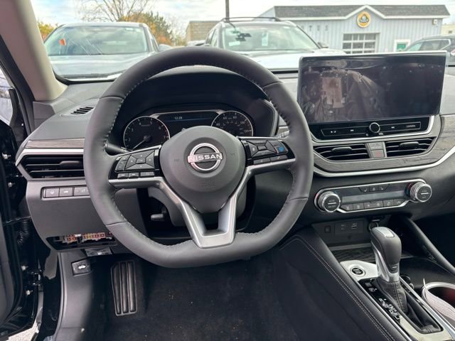 New 2025 Nissan Altima 2.5 SL image 9