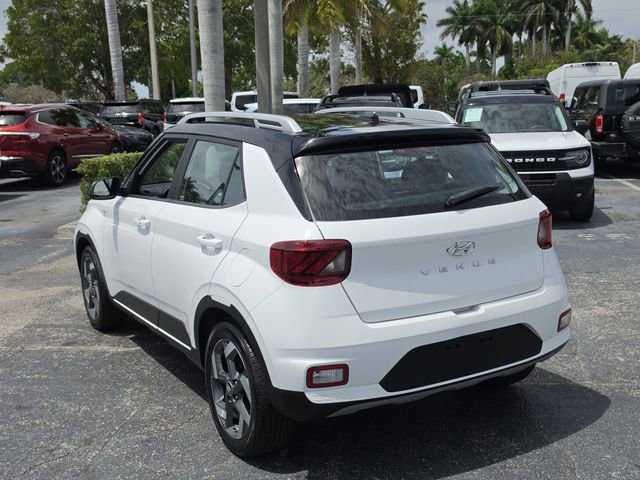 Used 2025 Hyundai Venue Limited FWD image 4