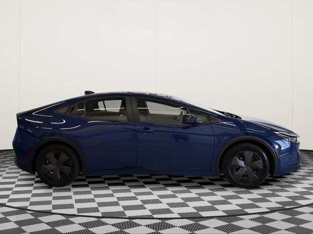 Used 2023 Toyota Prius LE image 2