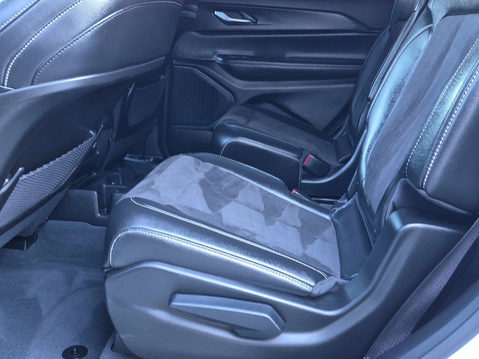 Used 2023 Jeep Grand Cherokee L Laredo RWD image 17