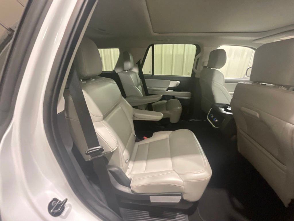 Used 2025 Ford Expedition Active AWD/4WD image 14