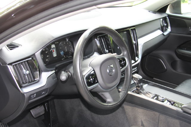 Used 2020 Volvo S60 T5 Momentum FWD image 21