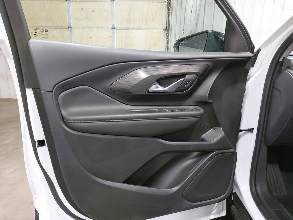 Used 2023 GMC Terrain SLE w/ Driver Convenience Package image 26