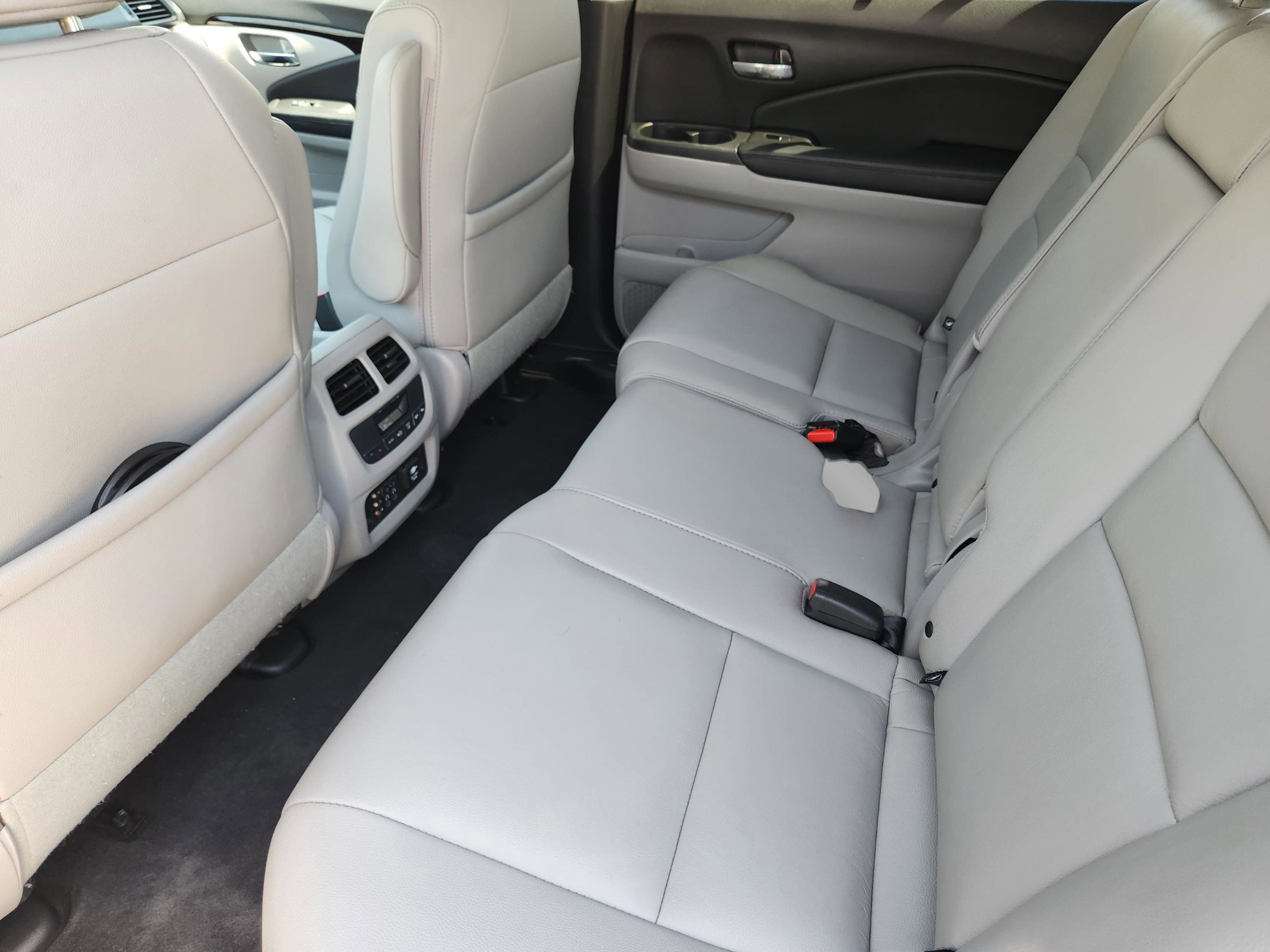 Used 2016 Honda Pilot Touring image 31