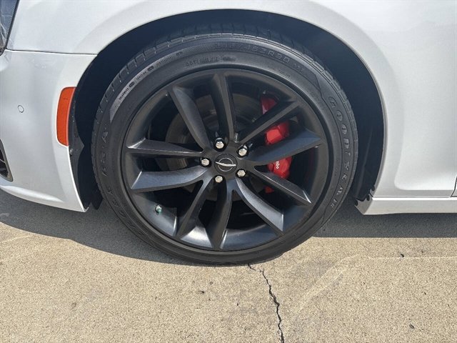 Used 2023 Chrysler 300 C RWD image 2