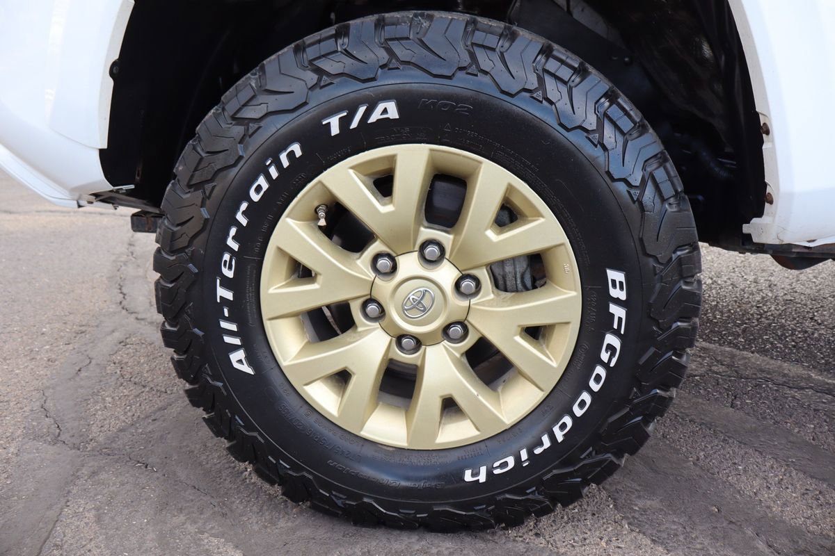 Used 2017 Toyota Tacoma SR5 w/ Tow Package image 41