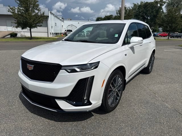 Used 2025 Cadillac XT6 Sport w/ LPO, Floor Liner Package AWD/4WD image 2