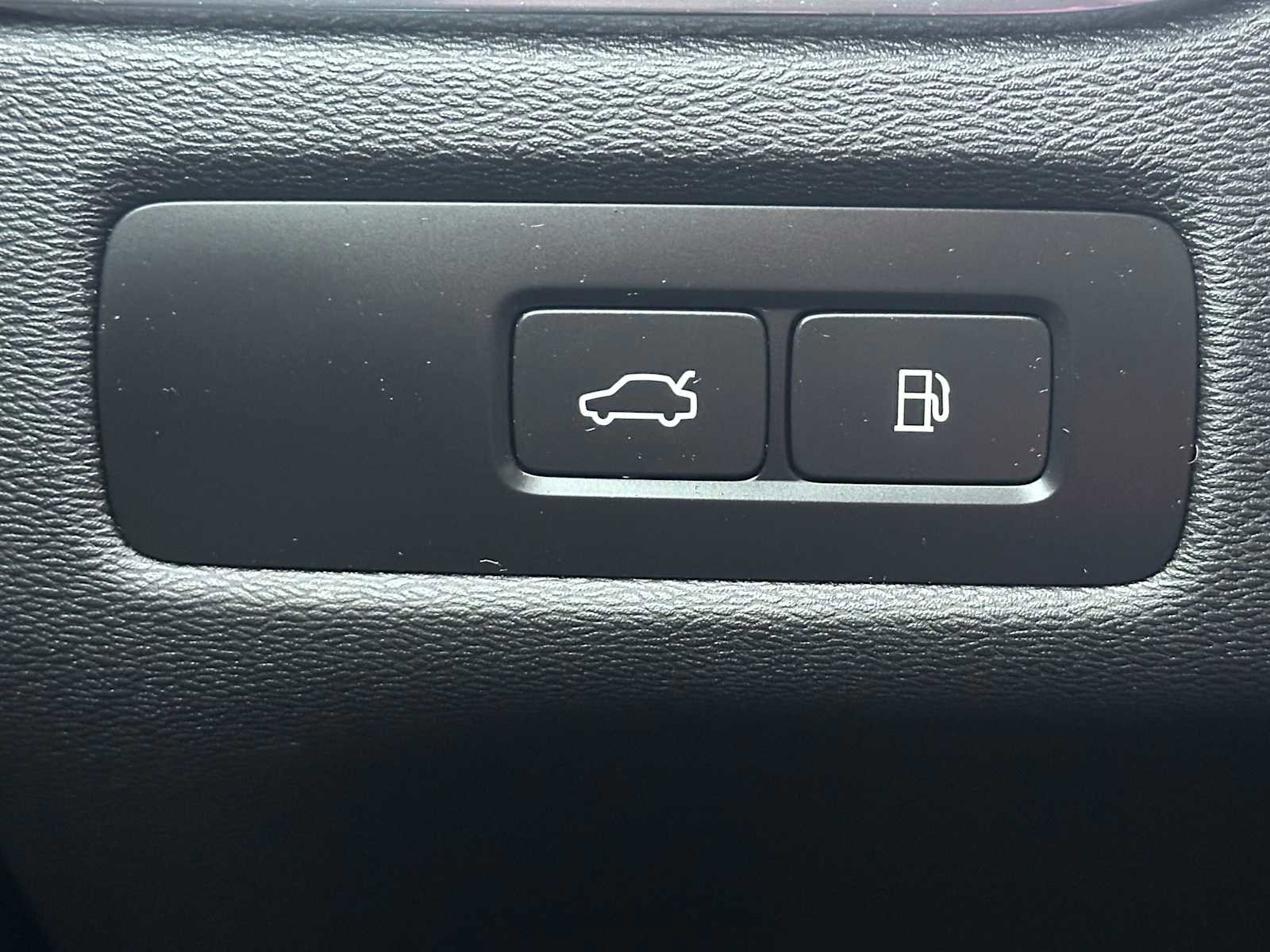 Certified 2023 Volvo XC60 T8 Ultimate image 32