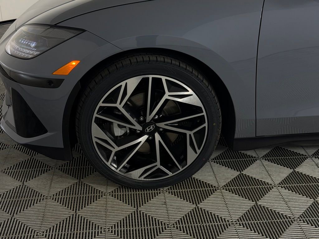 Used 2024 Hyundai Ioniq 6 Limited image 13