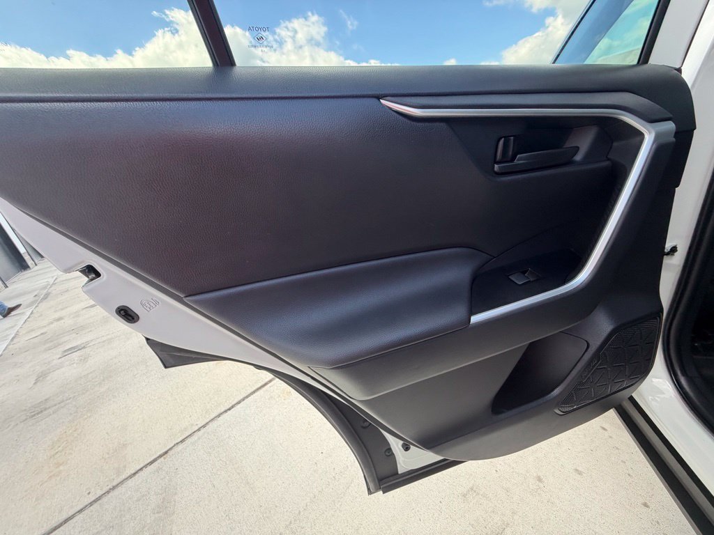 Used 2025 Toyota RAV4 LE AWD/4WD image 10
