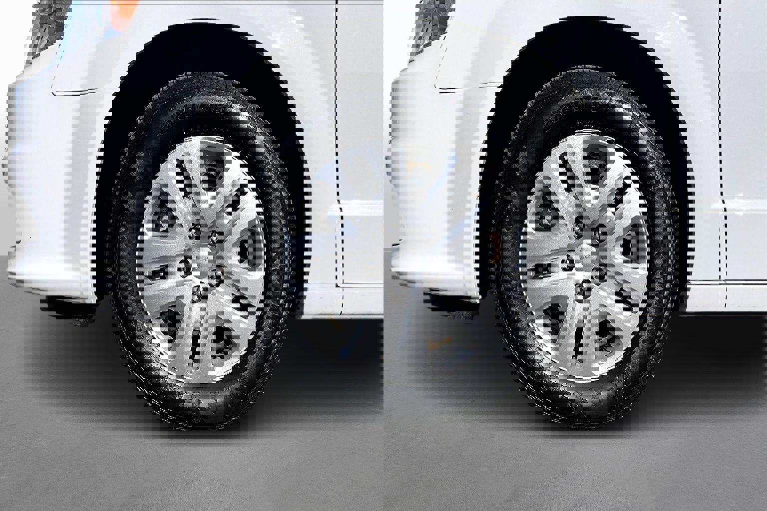 Used 2018 Dodge Grand Caravan SE w/ UConnect Hands-Free Group image 8