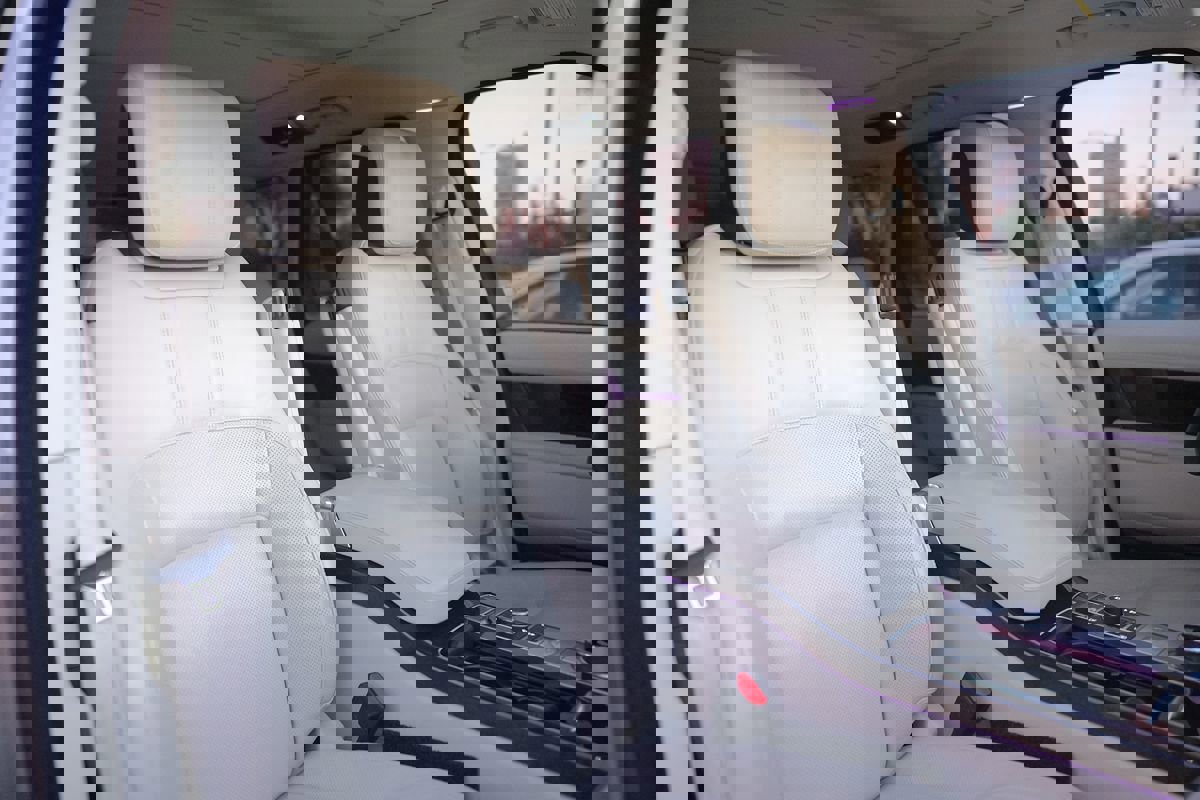 Used 2020 Land Rover Range Rover HSE image 23