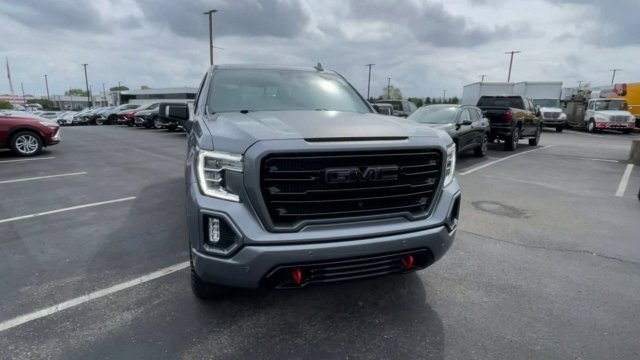 Used 2022 GMC Sierra 1500 AT4 w/ Technology Package AWD/4WD image 4