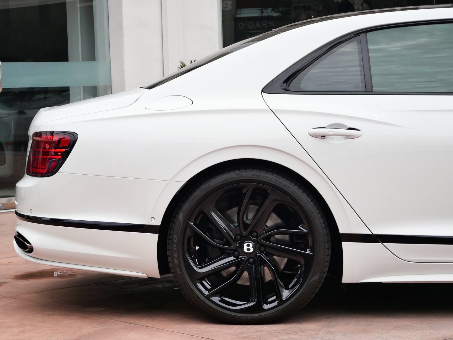 Used 2025 Bentley Flying Spur Plug-In Hybrid AWD/4WD image 19