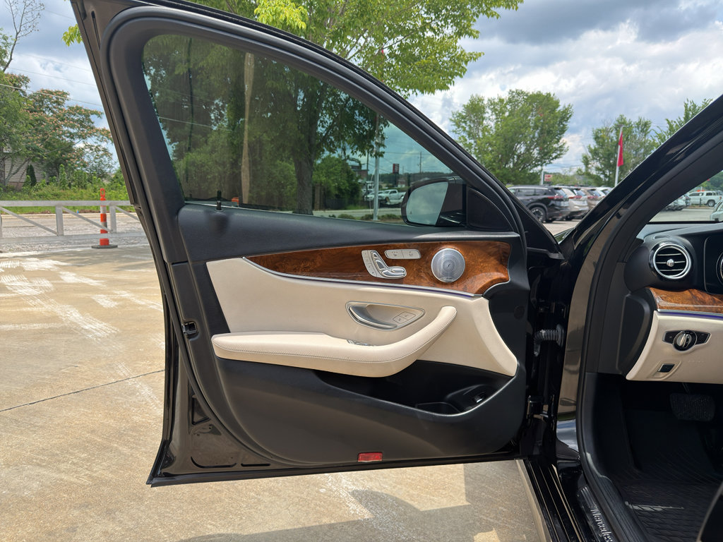 Used 2018 Mercedes-Benz E 300 image 9
