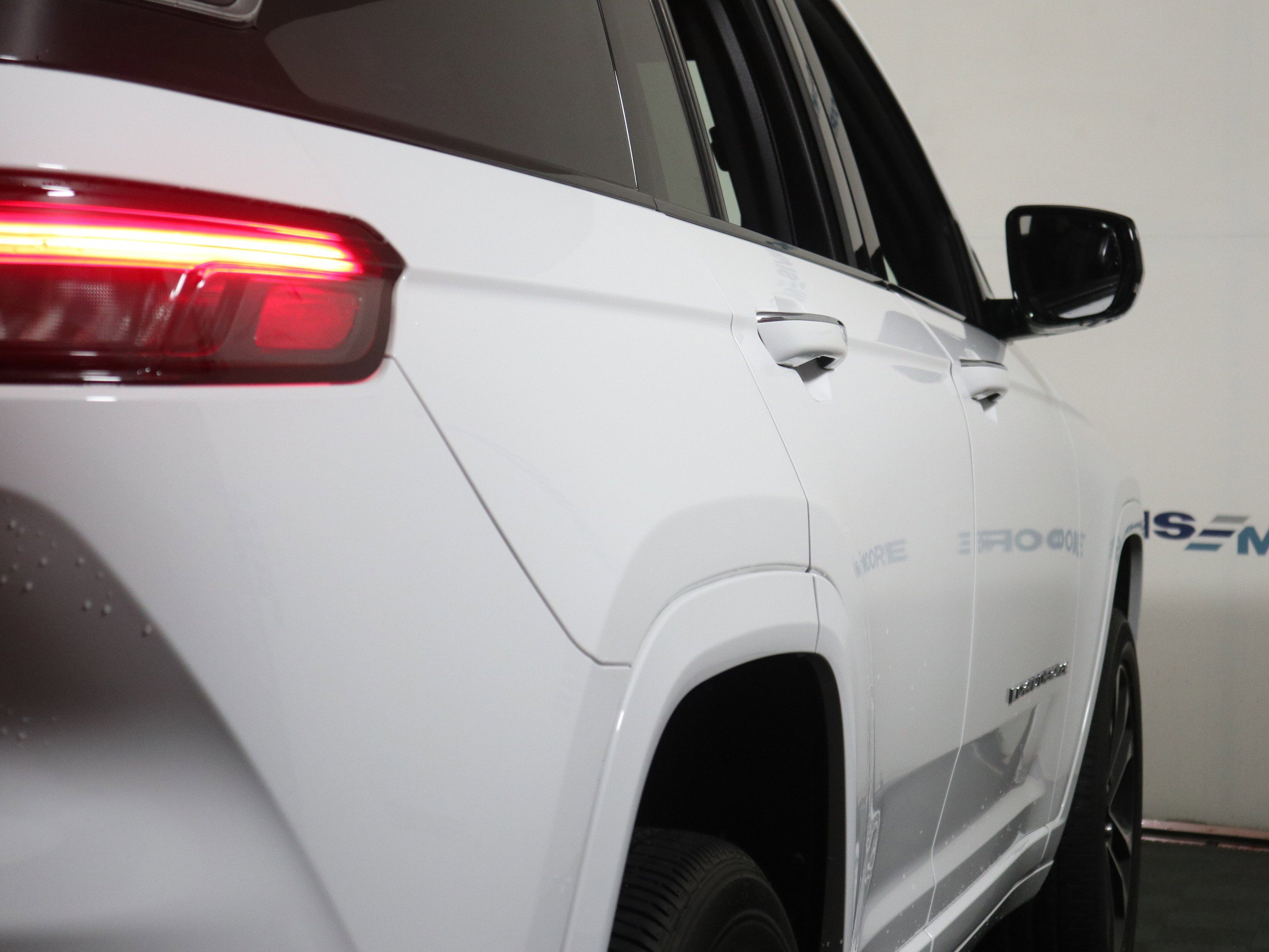 Certified 2022 Jeep Grand Cherokee Overland w/ Luxury Tech Group IV image 5