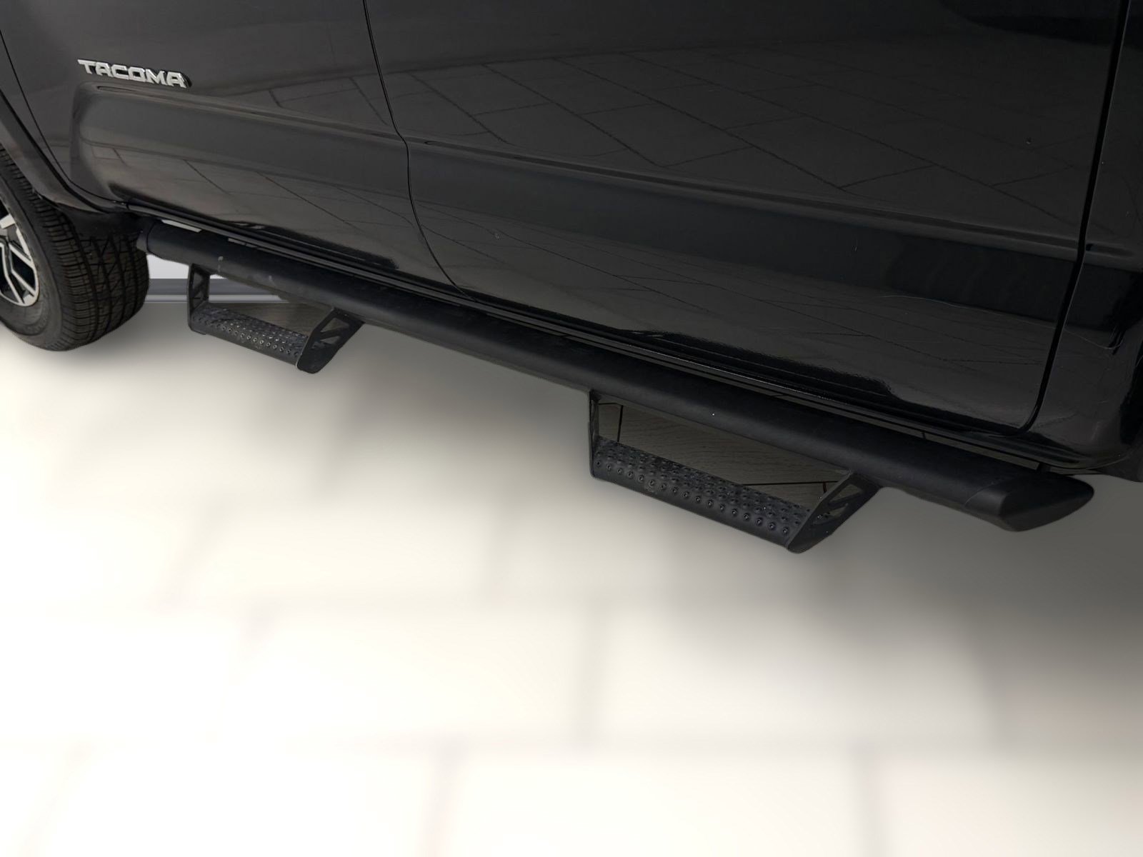 Used 2020 Toyota Tacoma TRD Sport w/ TRD Premium Sport Package AWD/4WD image 21