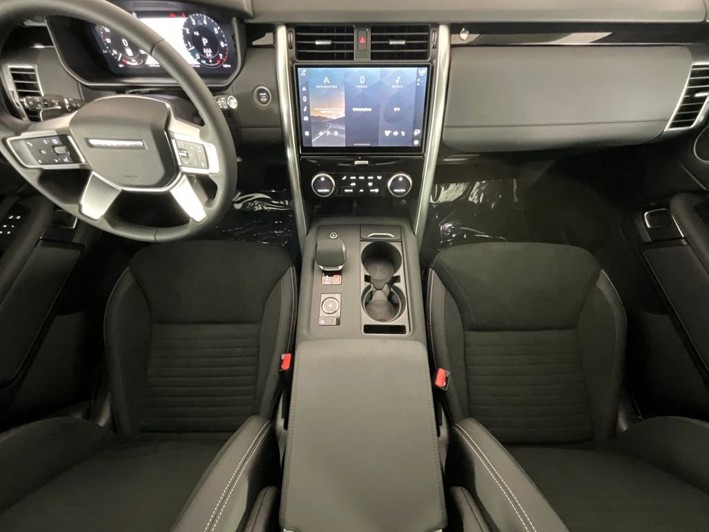 Certified 2025 Land Rover Discovery S image 14