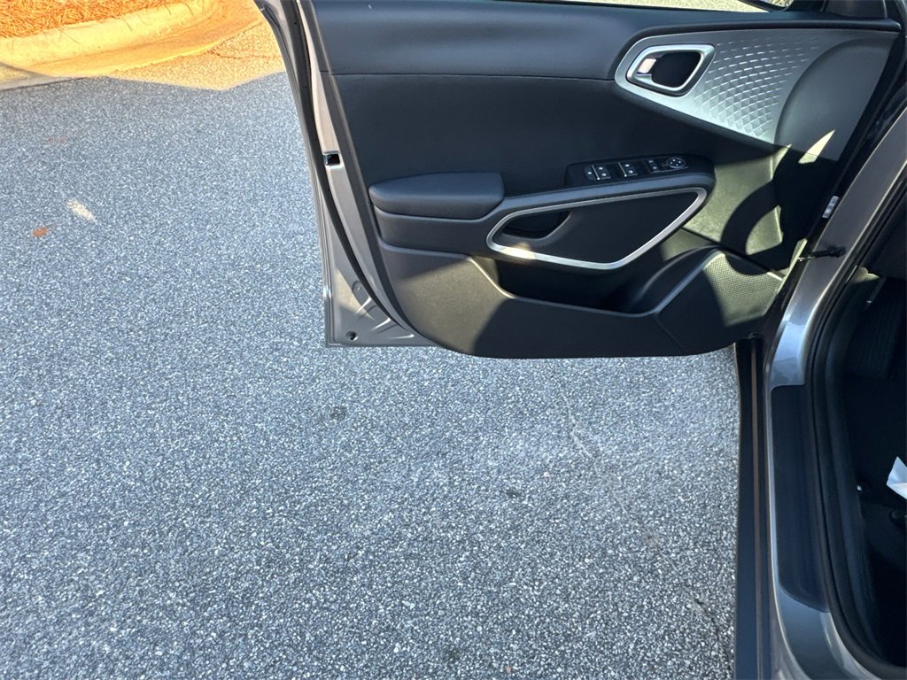 New 2025 Kia Soul S image 10