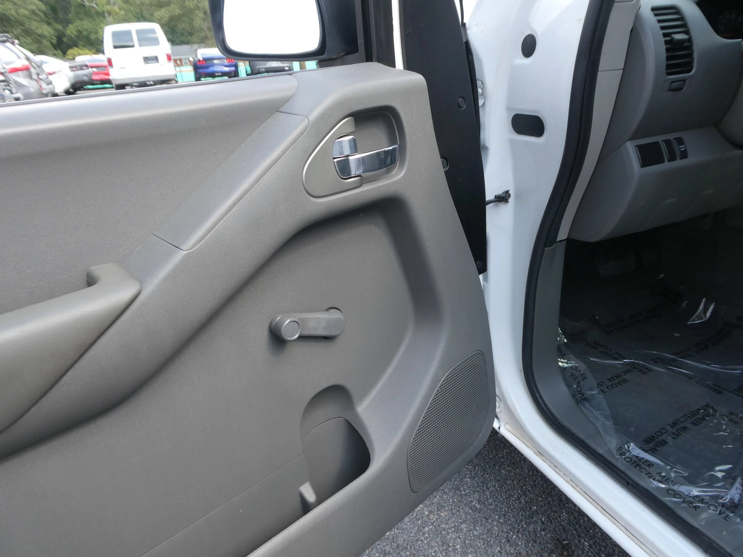 Used 2007 Nissan Frontier XE w/ Preferred Pkg RWD image 14