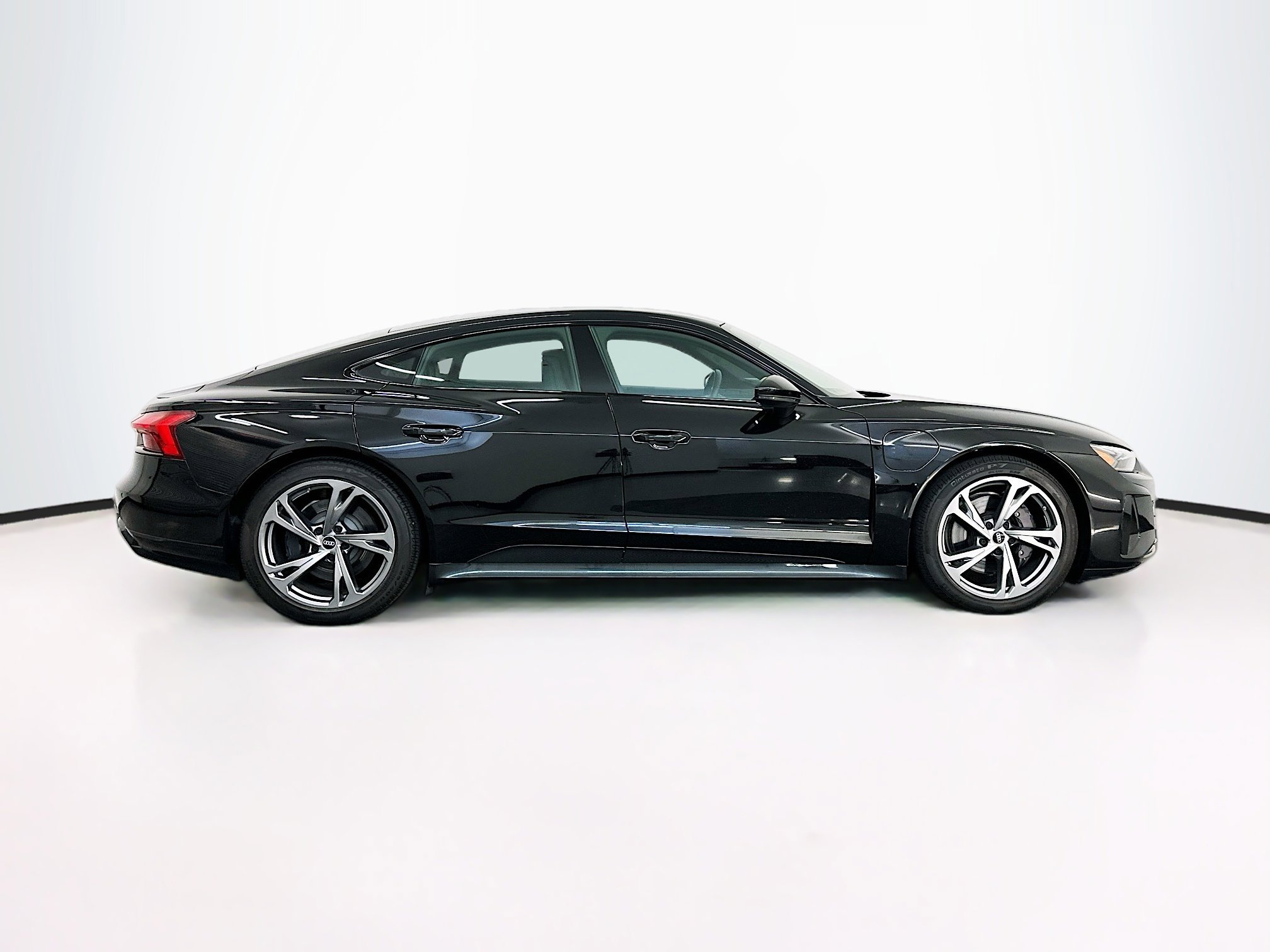 Used 2022 Audi e-tron GT Premium Plus AWD/4WD image 10
