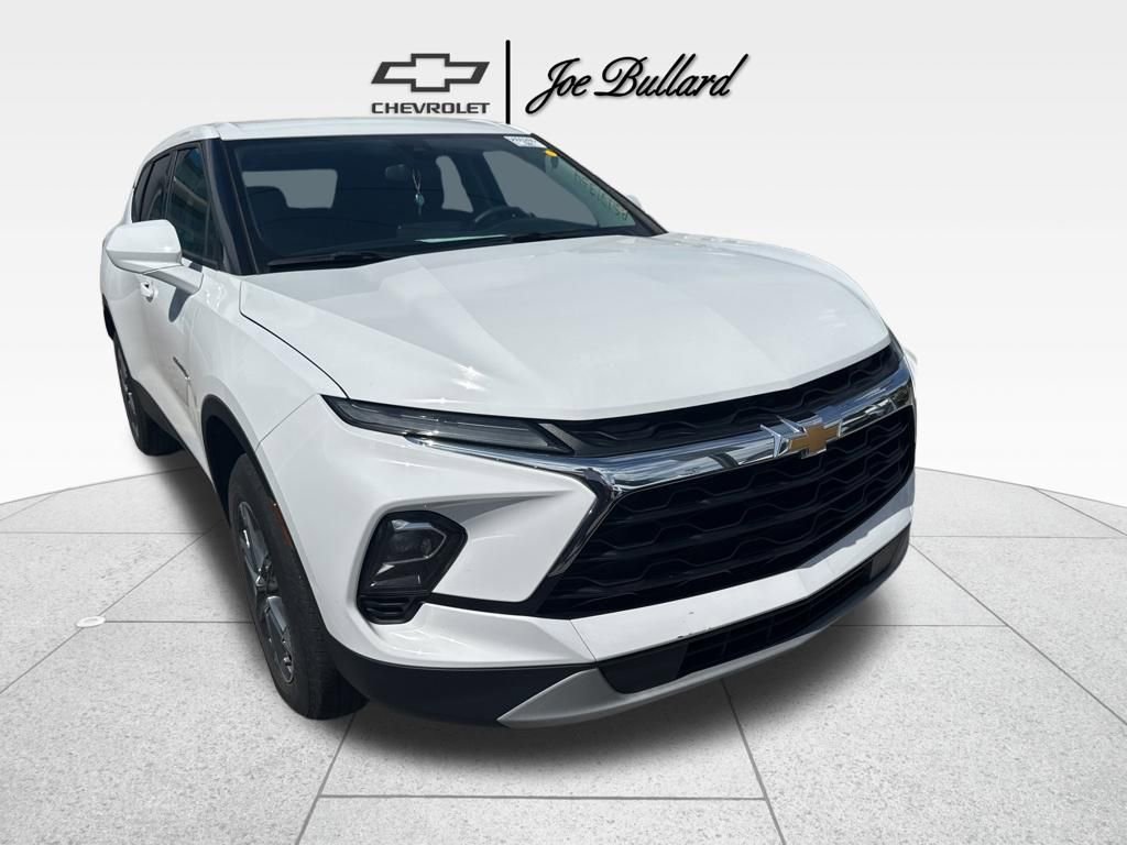 Used 2024 Chevrolet Blazer LT image 3