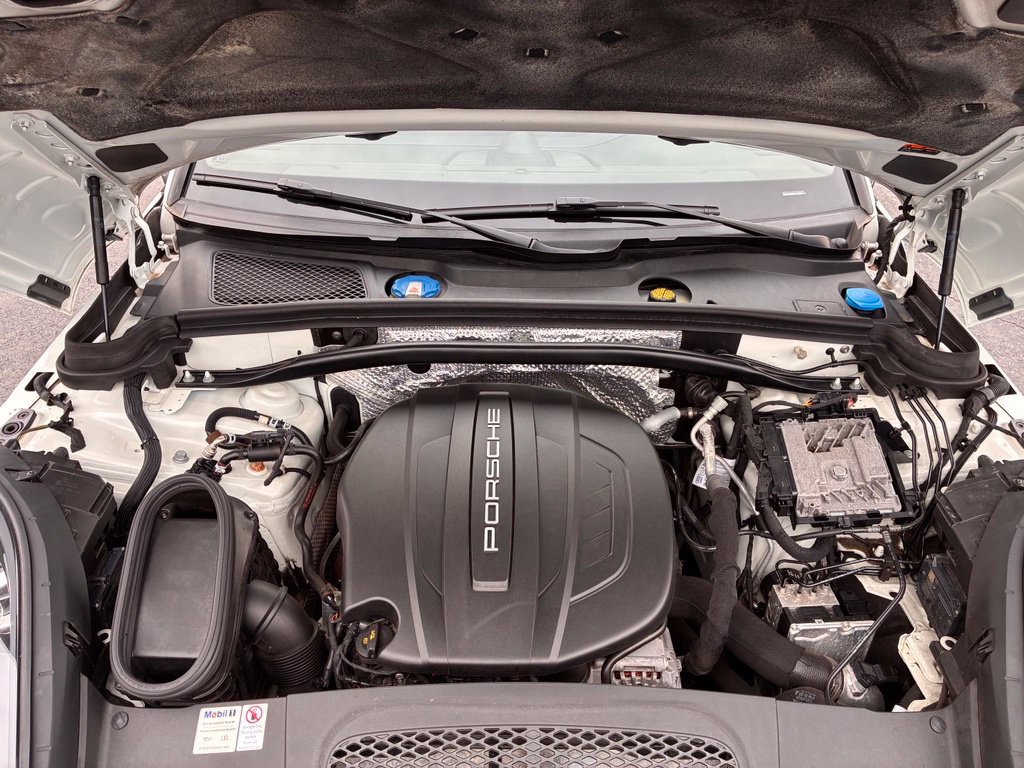 Used 2020 Porsche Macan AWD/4WD image 9