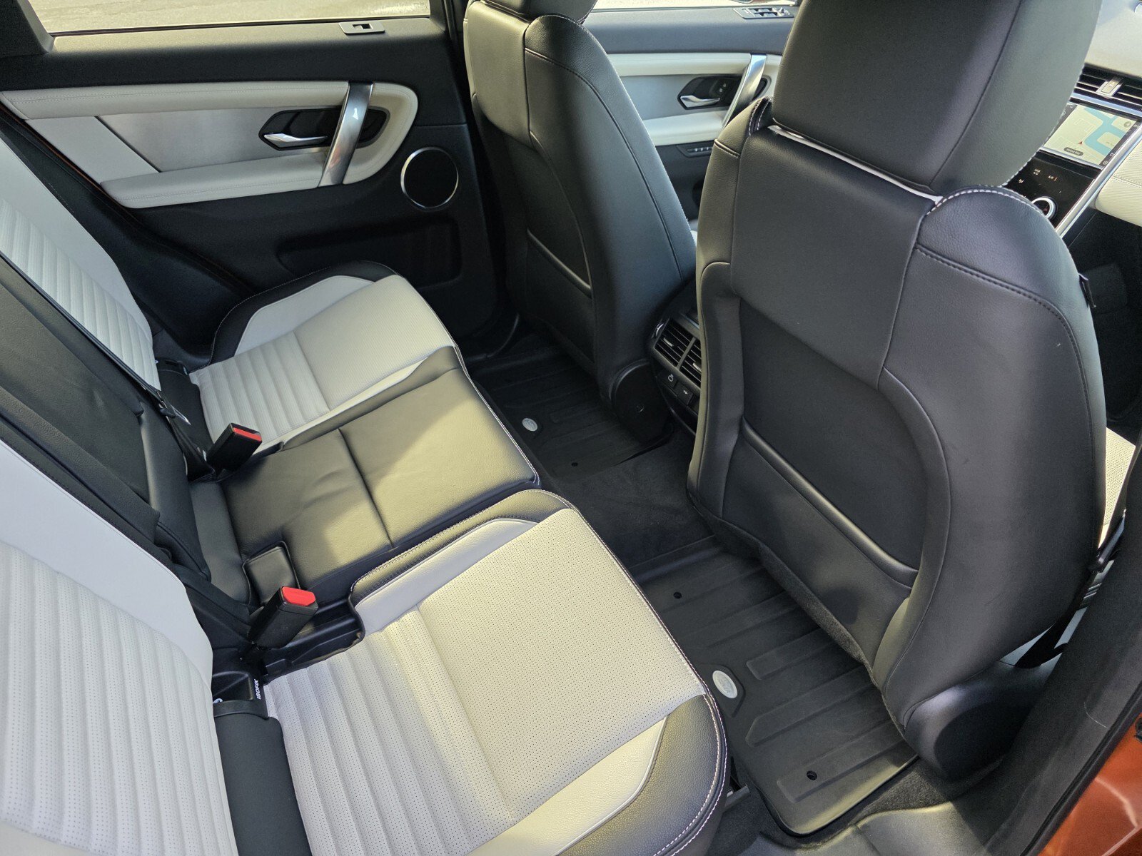 Certified 2022 Land Rover Discovery Sport SE R-Dynamic AWD/4WD image 22