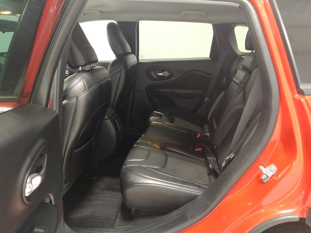 Used 2019 Jeep Cherokee Trailhawk w/ Cold Weather Group AWD/4WD image 18