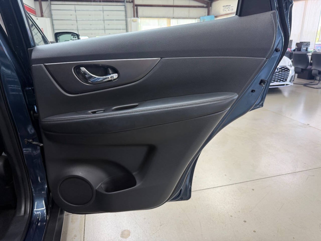 Used 2016 Nissan Rogue S AWD/4WD image 12