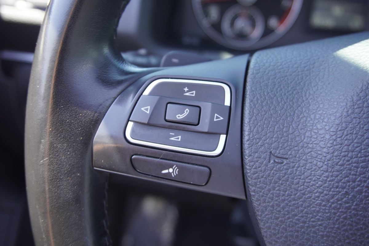 Used 2013 Volkswagen Eos FWD image 16
