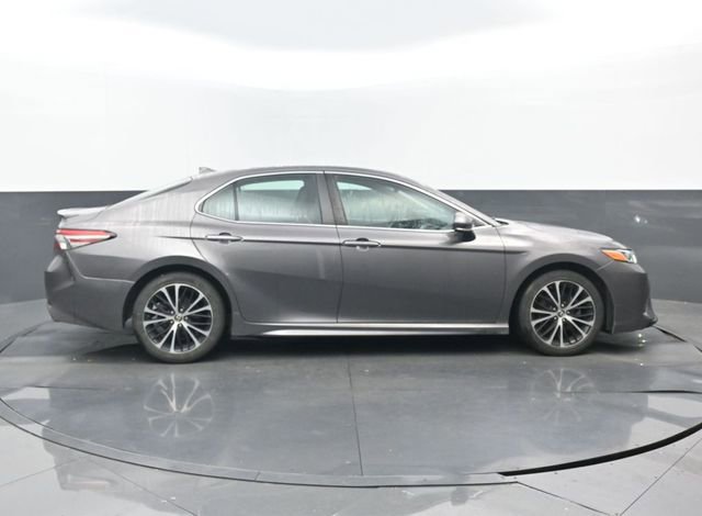 Used 2019 Toyota Camry SE w/ Convenience Package FWD image 2