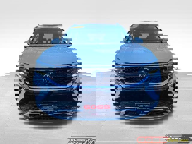 Used 2023 Volkswagen Taos SE w/ Panoramic Sunroof Package image 2