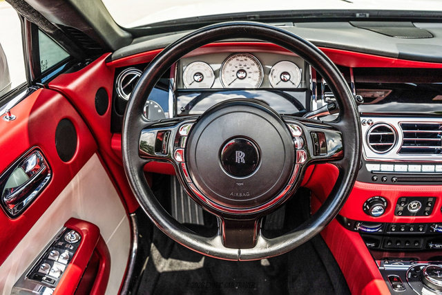 Used 2016 Rolls-Royce Dawn RWD image 37