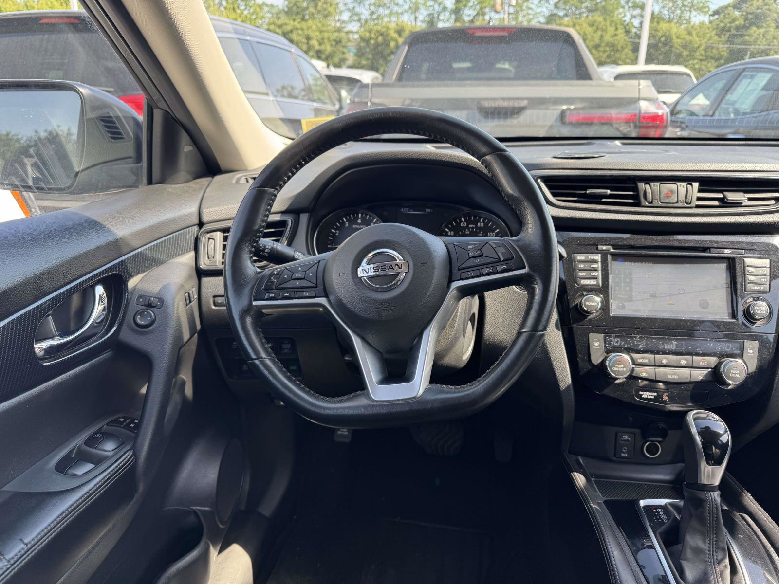 Used 2017 Nissan Rogue SL AWD/4WD image 11