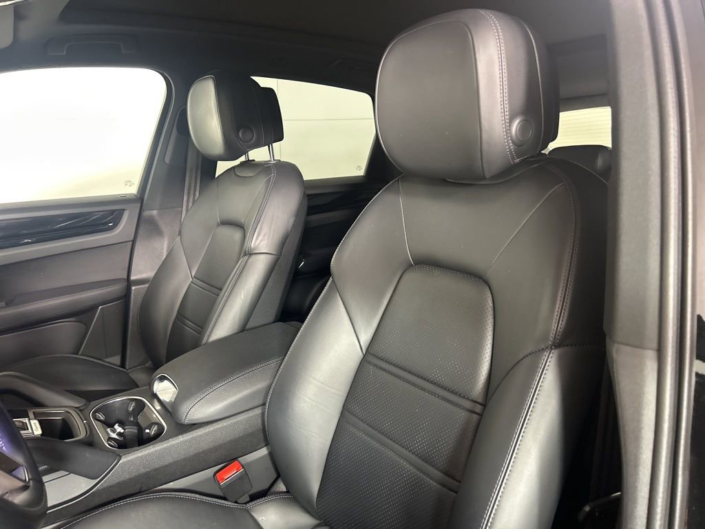 Certified 2022 Porsche Cayenne image 5
