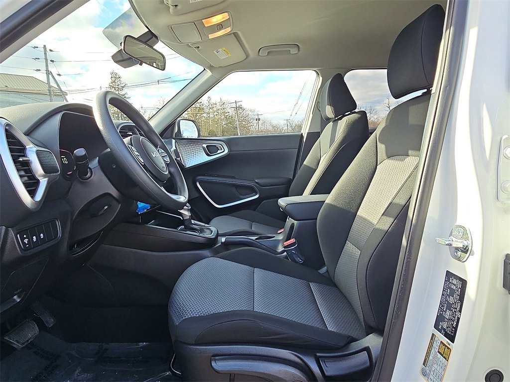 Certified 2025 Kia Soul LX w/ LX Technology Package image 14