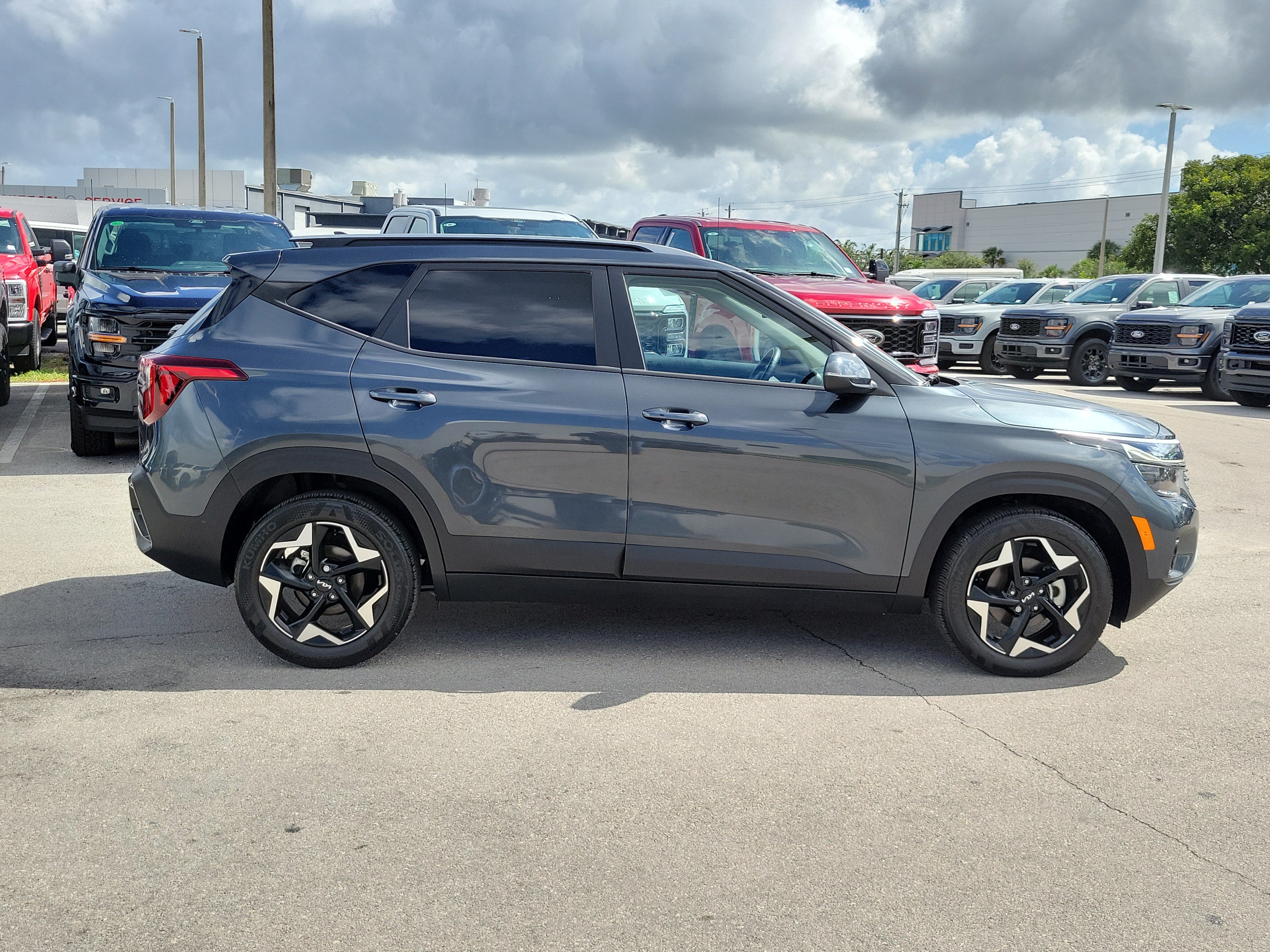 Used 2025 Kia Seltos S FWD image 4