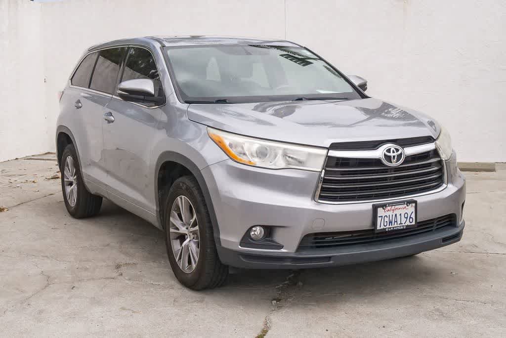 Used 2014 Toyota Highlander Plus FWD image 3