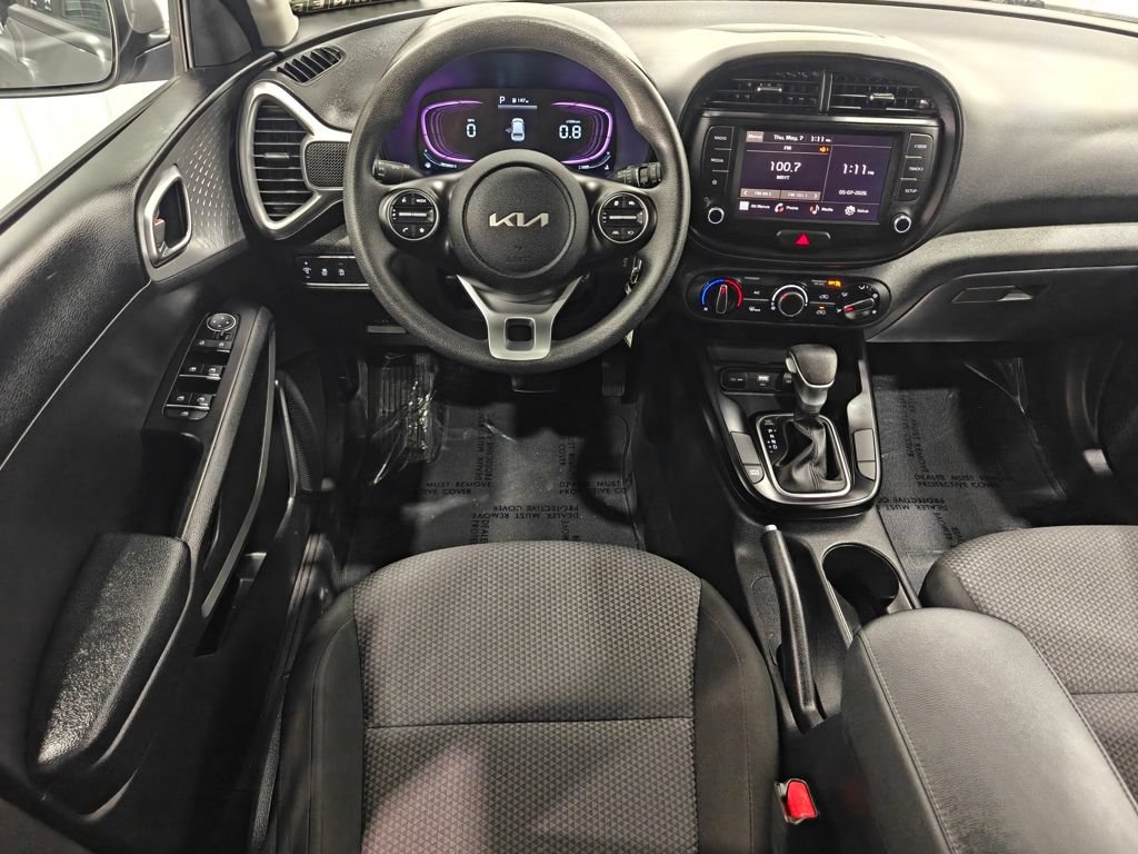 Used 2025 Kia Soul LX w/ LX Technology Package FWD image 4