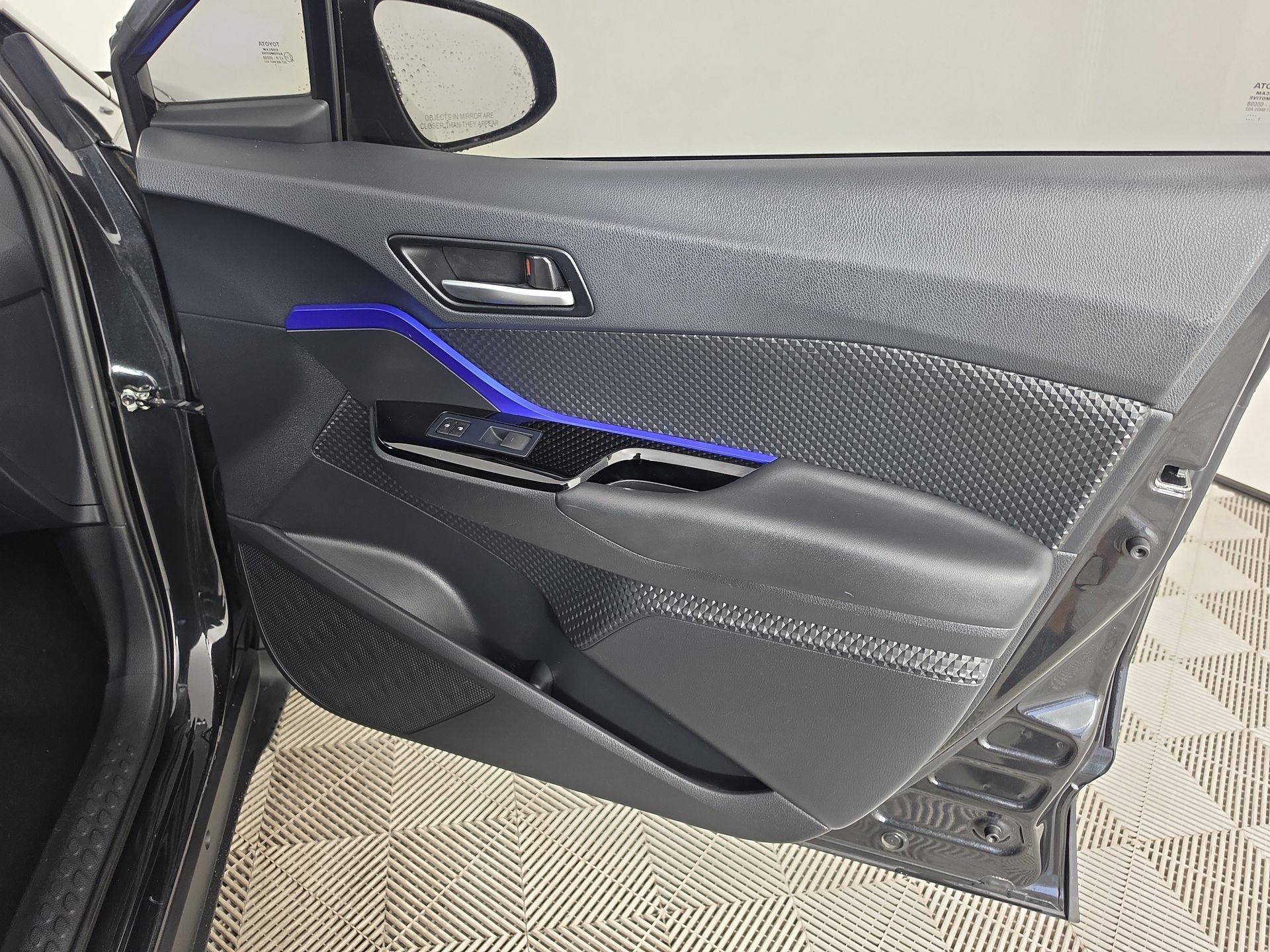 Used 2021 Toyota C-HR XLE FWD image 42