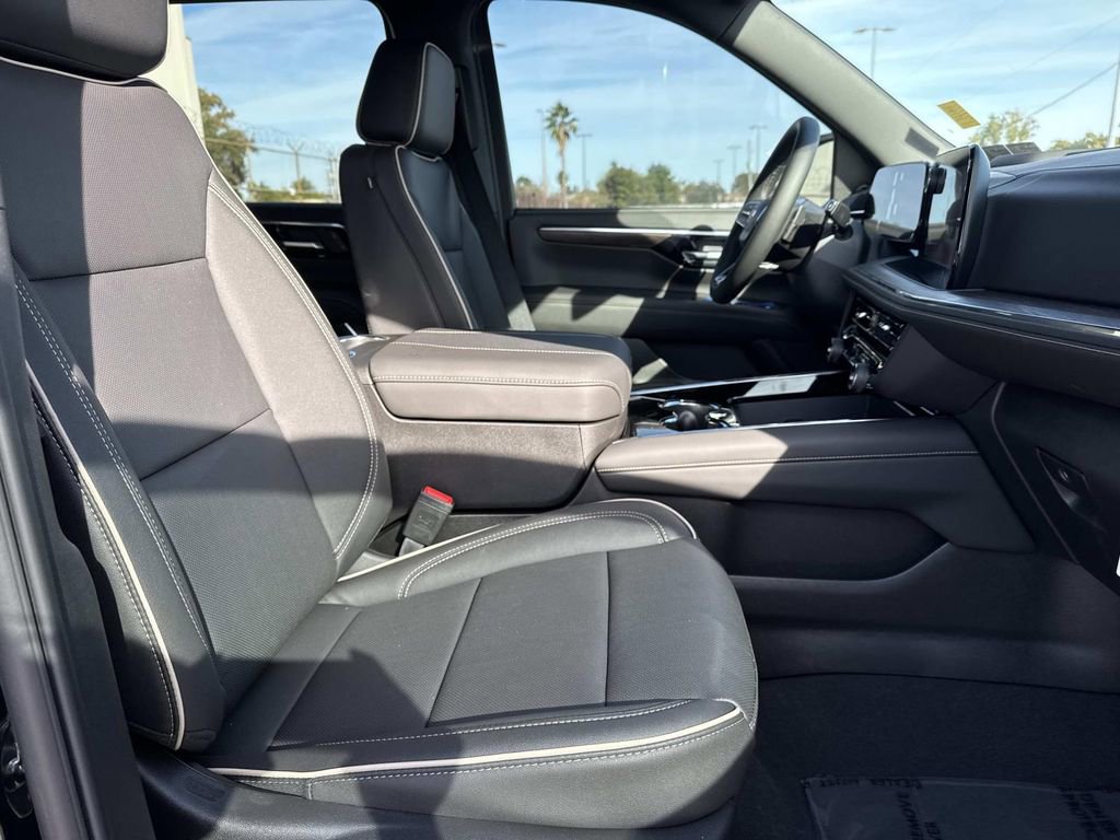 New 2026 Chevrolet Suburban Premier image 12