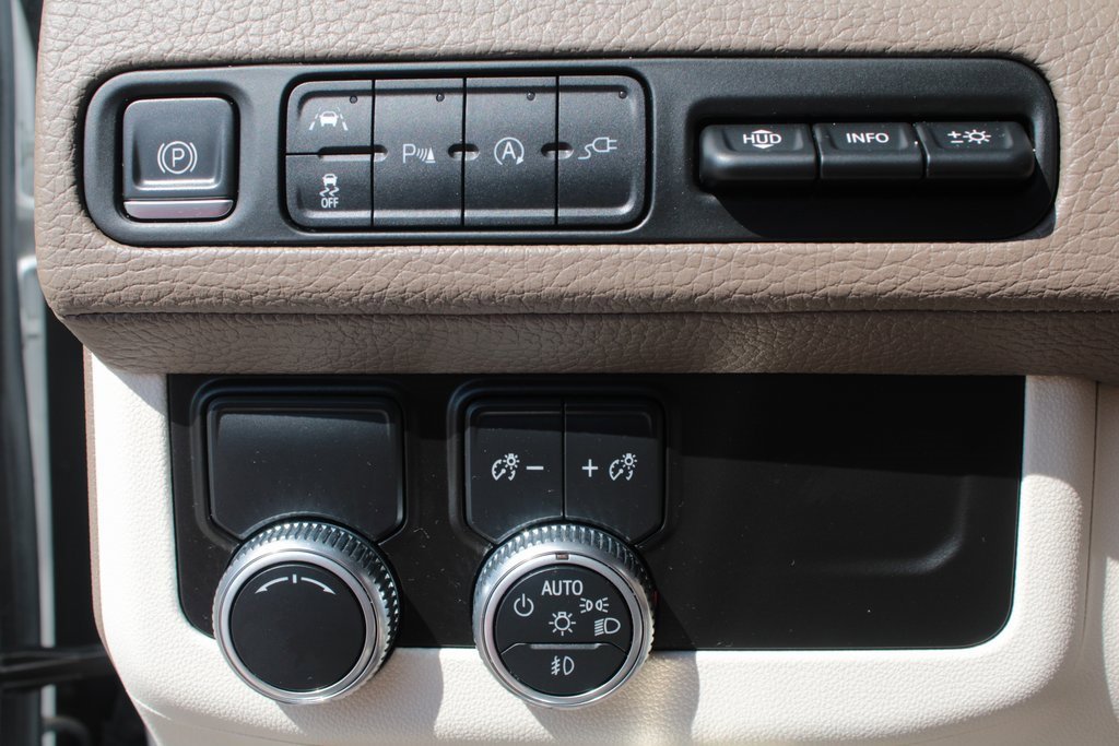 Used 2021 GMC Yukon XL Denali w/ Denali Premium Package image 19